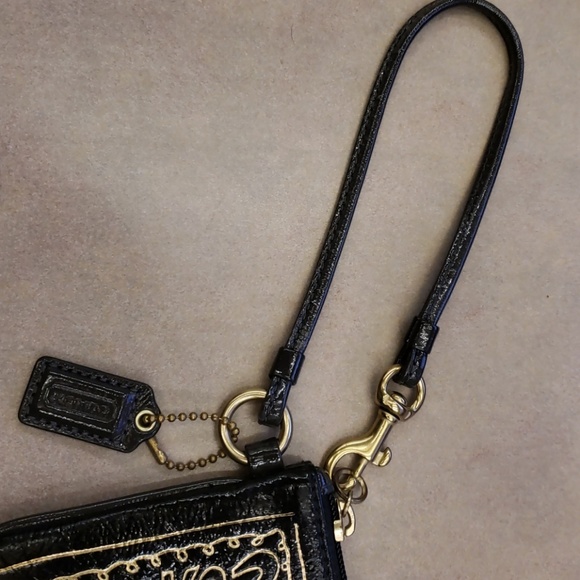 Coach authentic black patent leather wristlet - Picture 2 of 4